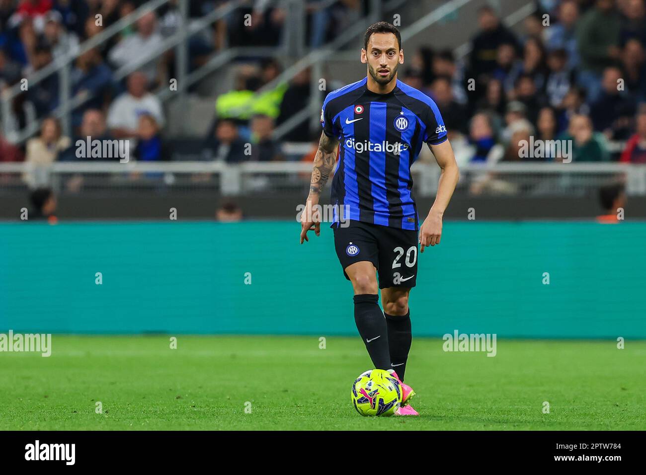Mailand, Italien. 26. April 2023. Fabio Miretti vom FC Juventus in Aktion während des Coppa Italia 2022/23 Semi Final 2. Leg Fußballspiels zwischen dem FC Internazionale und dem FC Juventus im Giuseppe Meazza Stadion. Endstand: Inter 1:0 Juventus. (Foto: Fabrizio Carabelli/SOPA Images/Sipa USA) Guthaben: SIPA USA/Alamy Live News Stockfoto