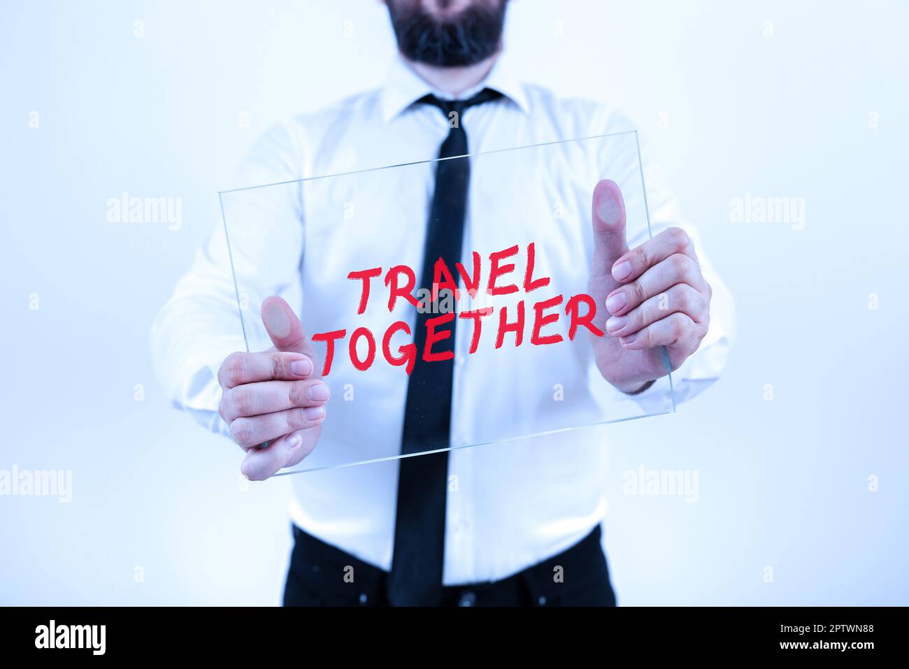 Textschild mit der Aufschrift „gemeinsam reisen“, „Geschäftsübersicht“, „Urlaub machen, während Sie von anderen begleitet werden“ Stockfoto