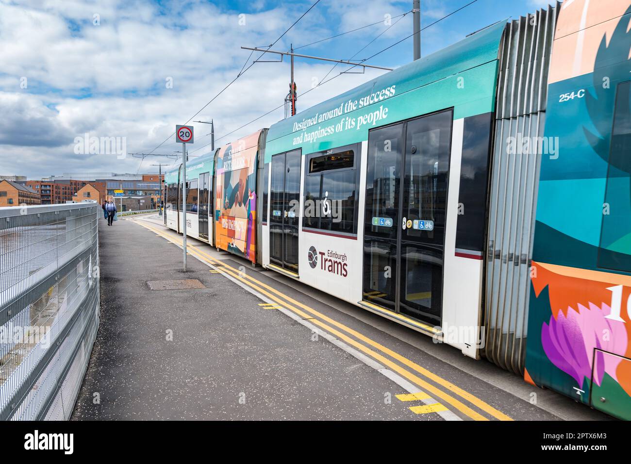 Edinburgh Tram am Ocean Drive, Leith, Edinburgh, Schottland, Großbritannien Stockfoto