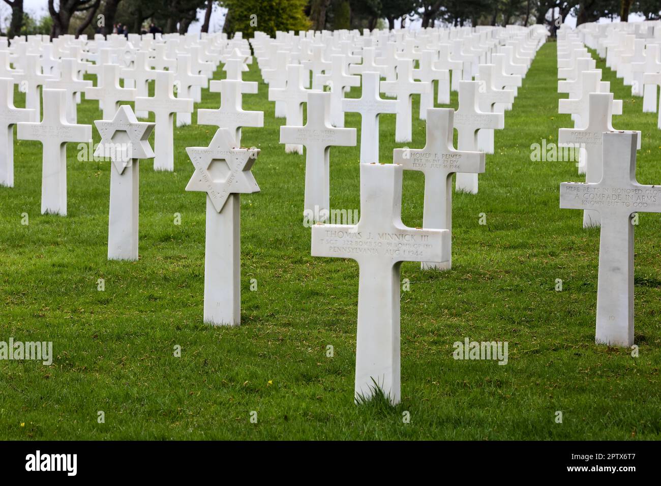 Der amerikanische Friedhof und das Denkmal der Normandie, der amerikanische Friedhof der Normandie, der amerikanische Friedhof, in, Frankreich, befindet sich, in, Colleville-sur-Mer, Normandie, gegründet von den USA Erste Armee am 8. Juni 1944 als erste, amerikanischer Friedhof, auf europäischem Boden, Im Zweiten Weltkrieg Der Friedhof erstreckt sich über 172,5 Hektar und beherbergt die Gräber von 9.386, militärisch Toten, von denen die meisten ihr Leben bei der Landung und den anschließenden Operationen verloren haben. Stockfoto