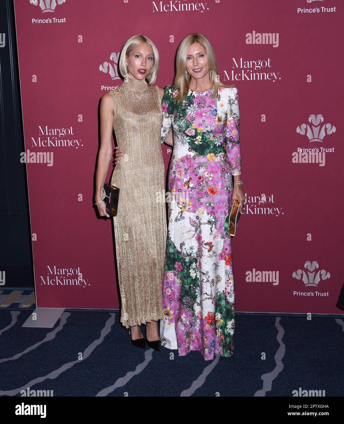 27. April 2023, New York, New York, USA: Prinzessin Maria-Olympia von Griechenland und Kronprinzessin Marie-Chantal von Griechenland nimmt an der Prince's Trust Global Gala 2023 in der Cipriani South Street in New York Teil. (Kreditbild: © Photo Image Press via ZUMA Press Wire) NUR ZUR REDAKTIONELLEN VERWENDUNG! Nicht für den kommerziellen GEBRAUCH! Stockfoto