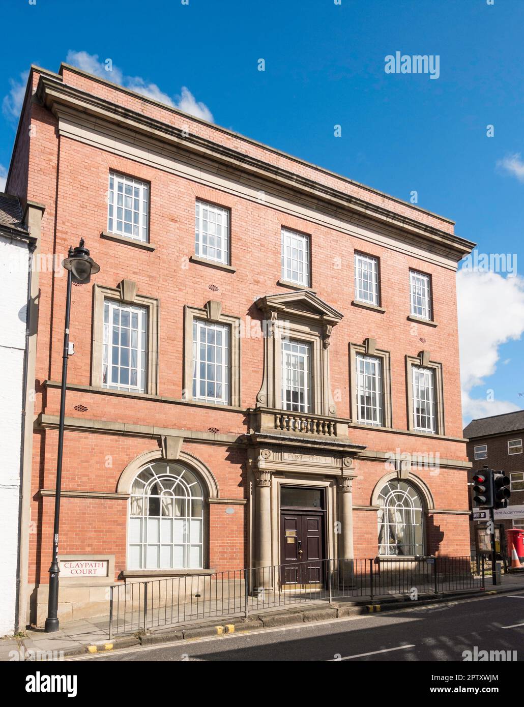 Pensionierungswohnungen in Claypath Court, ehemals Postamt, in Claypath, Durham City, Co, Durham, UK Stockfoto