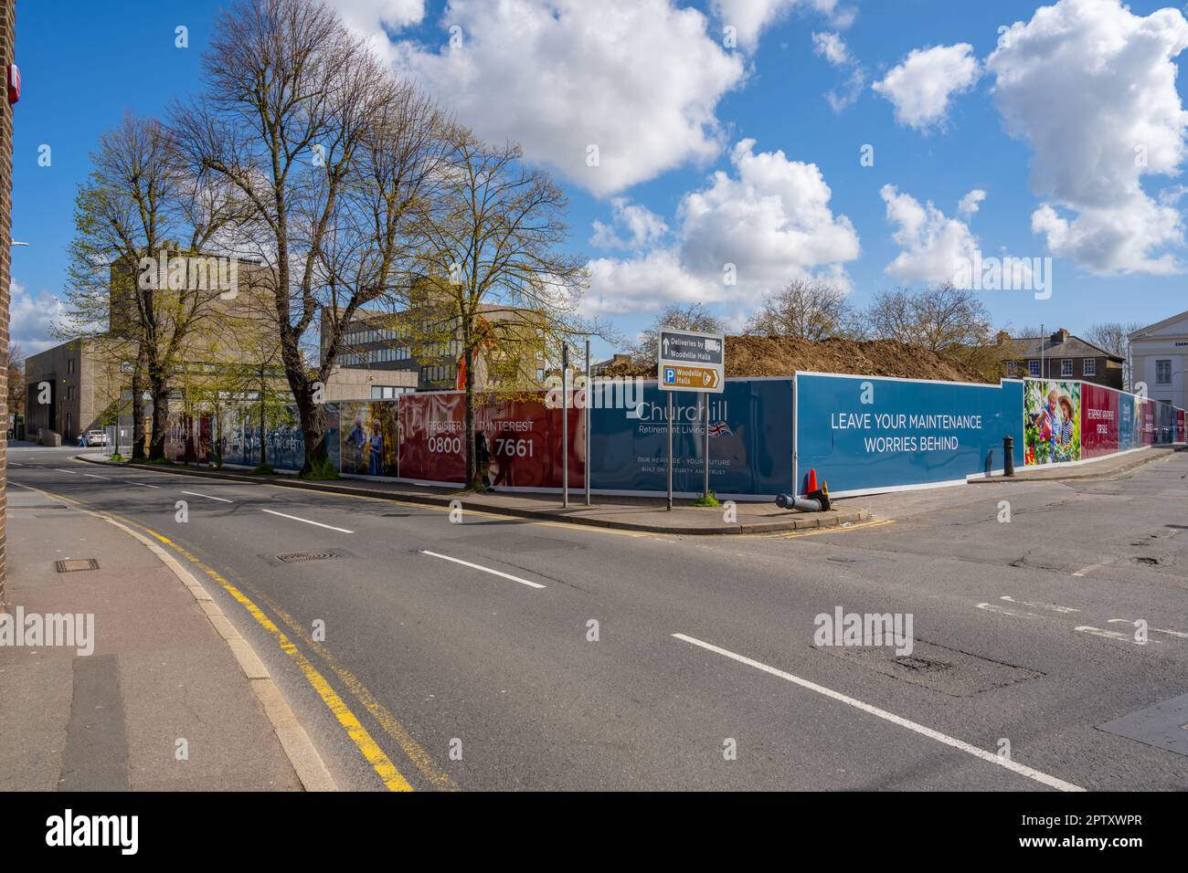 Abriss der alten Polizeistation in Gravesend, um geschützte Wohnungen zu bauen Stockfoto