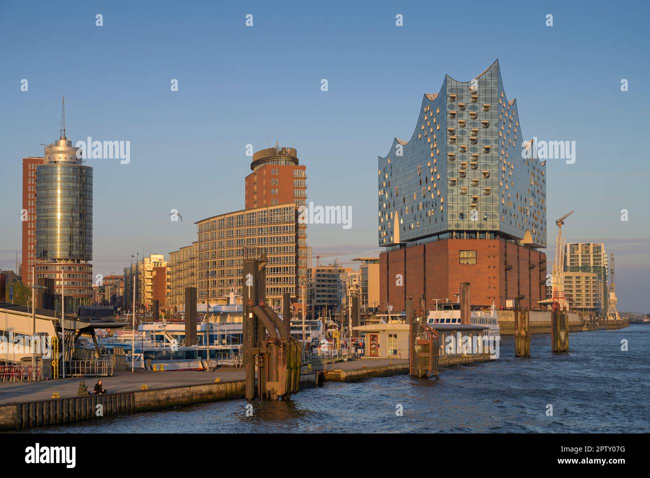 Überseebrücke, Elbphilharmonie, Hafencity, Hamburg, Deutschland Stockfoto