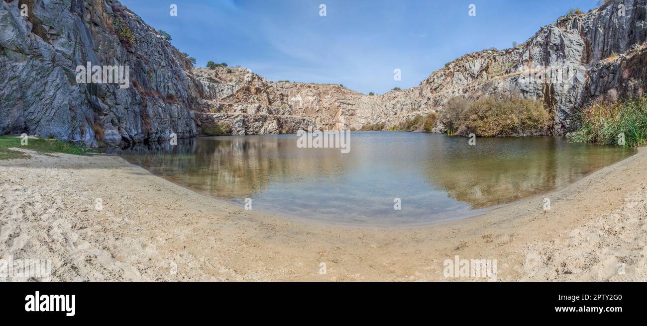 Der alte Steinbruch von Alcantara wird jetzt als natürlicher Swimmingpool genutzt, Caceres, Extremadura, Spanien Stockfoto