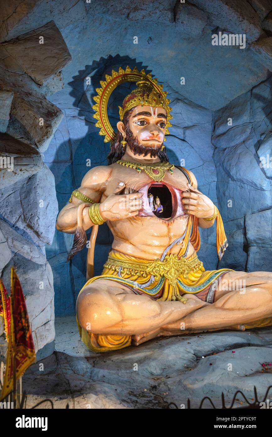 Indien, Uttarakhand, Rishikesh, Ganga, Ganges River. Parmath Niketan Tempel und Komplex. Hanuman-Statue. Stockfoto