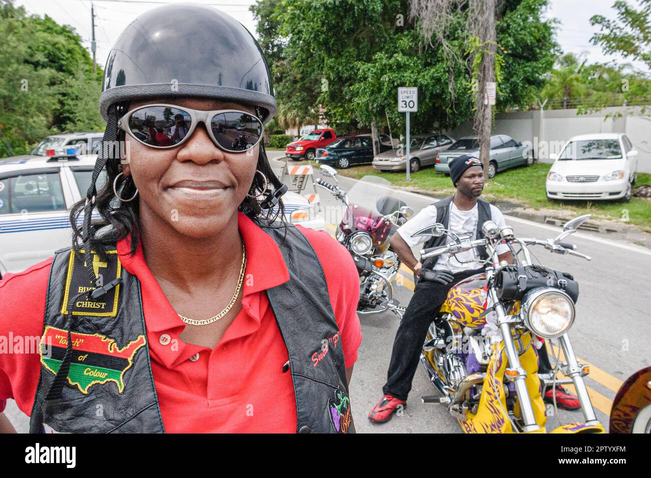 Miami Florida, Coconut Grove Goombay Festival, schwarzafrikanisches Motorrad Club Mitglied, Frau weibliches Outfit, Stockfoto