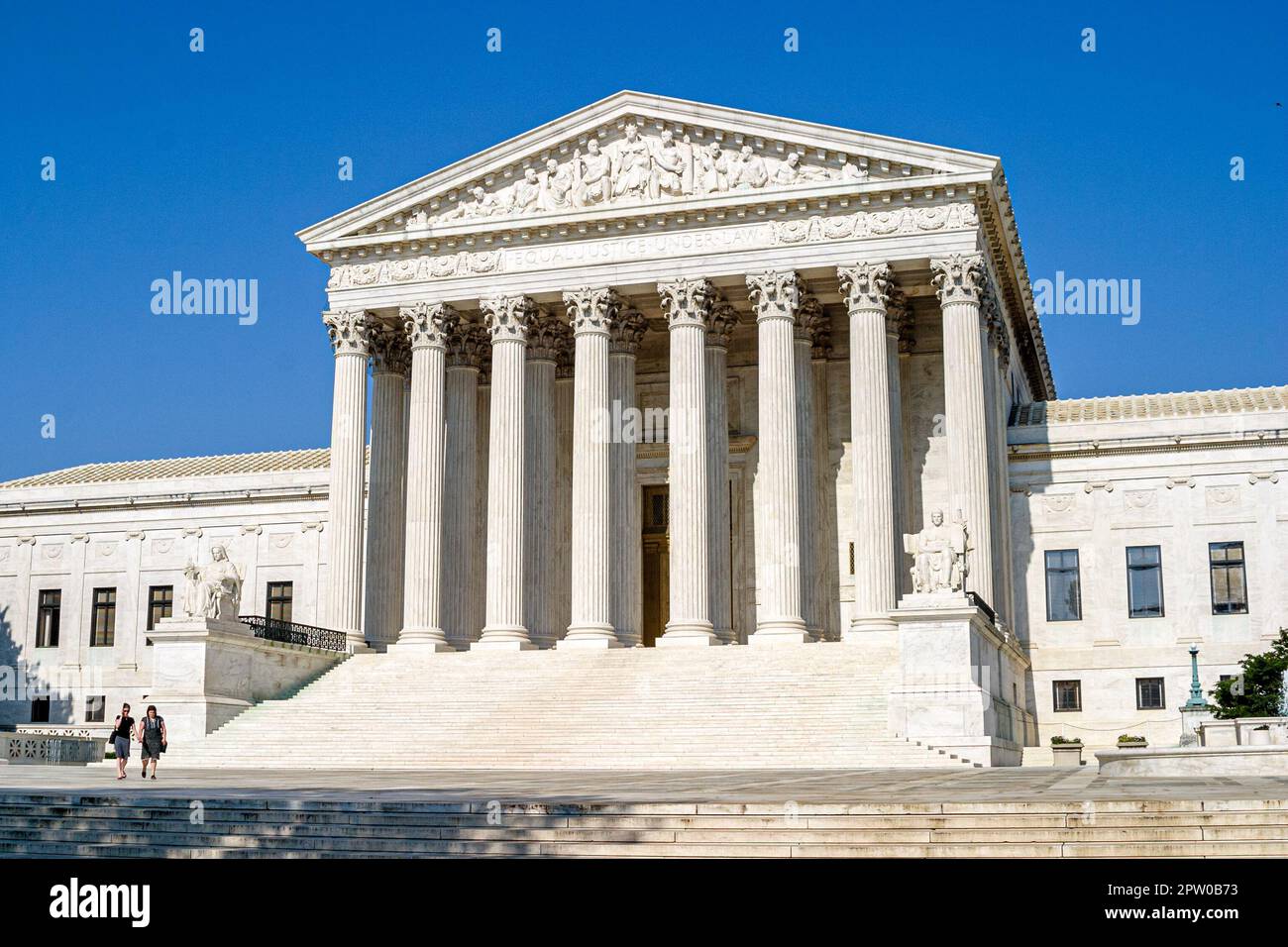 Washington DC, US Supreme Court Gebäude, außen Vordereingang Treppen Säulen, Stockfoto