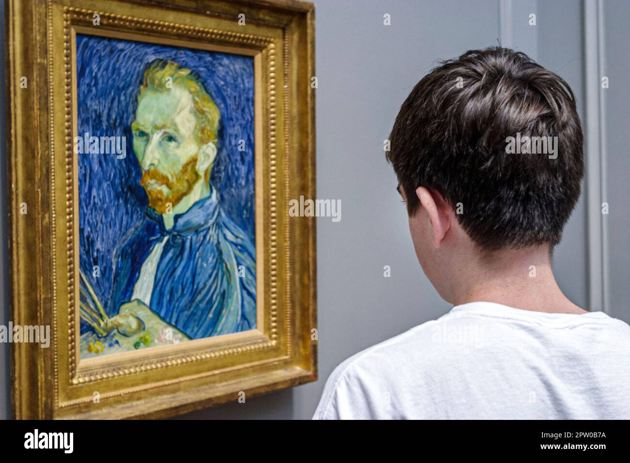 Washington DC,National Gallery of Art,Vincent van Gogh malen,jugendlich Junge sieht selbst Porträt suchen, Stockfoto