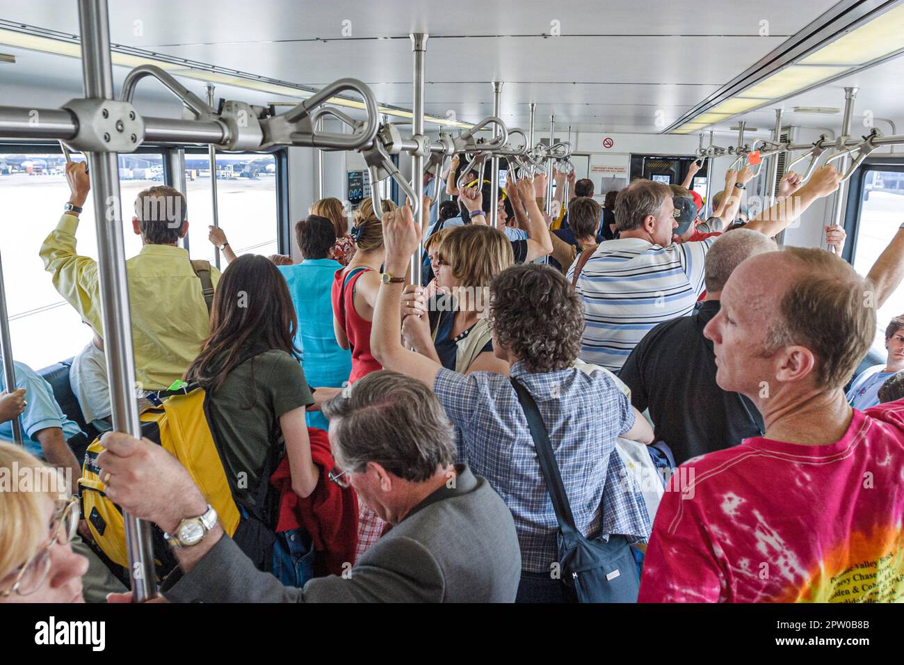 Virginia Dulles International Airport, kostenloser Shuttle-Transport zwischen den Terminals für Reisende auf der Durchreise, stehend, Stockfoto