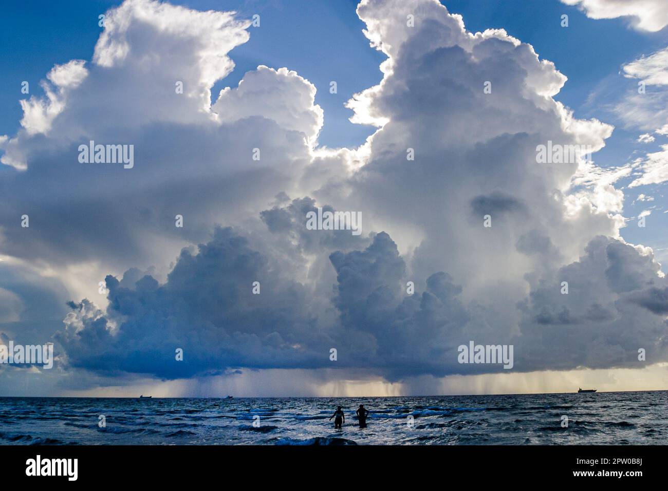 Miami Beach Florida, Atlantikküste, Sonnenaufgang Wolken Wetter Klimawandel Sturmregen, Stockfoto