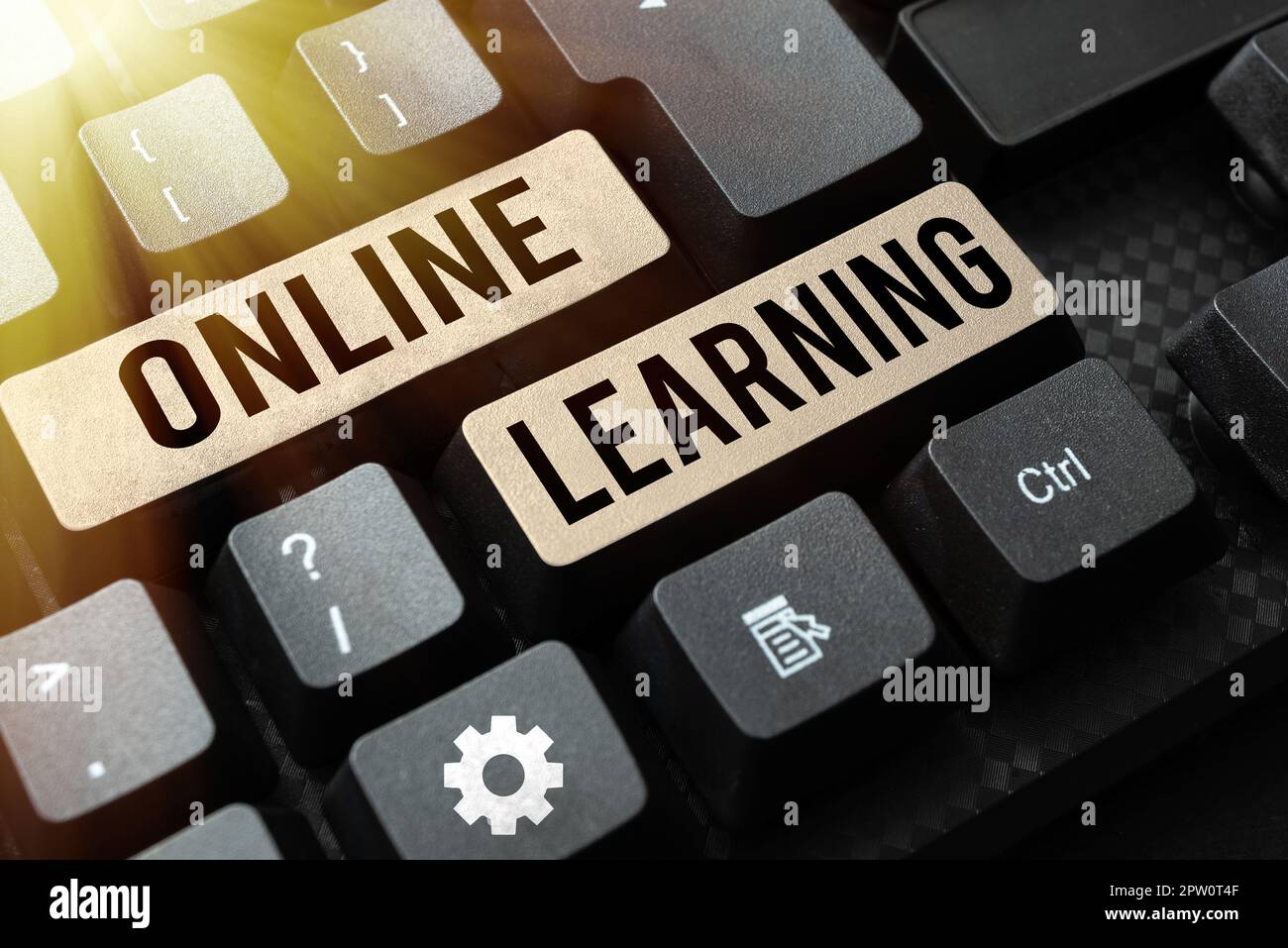 Konzeptionelle Darstellung Online-Learning, Lerntool für den Geschäftsansatz, das auf dem Internet basiert und über das Internet zugänglich ist Stockfoto