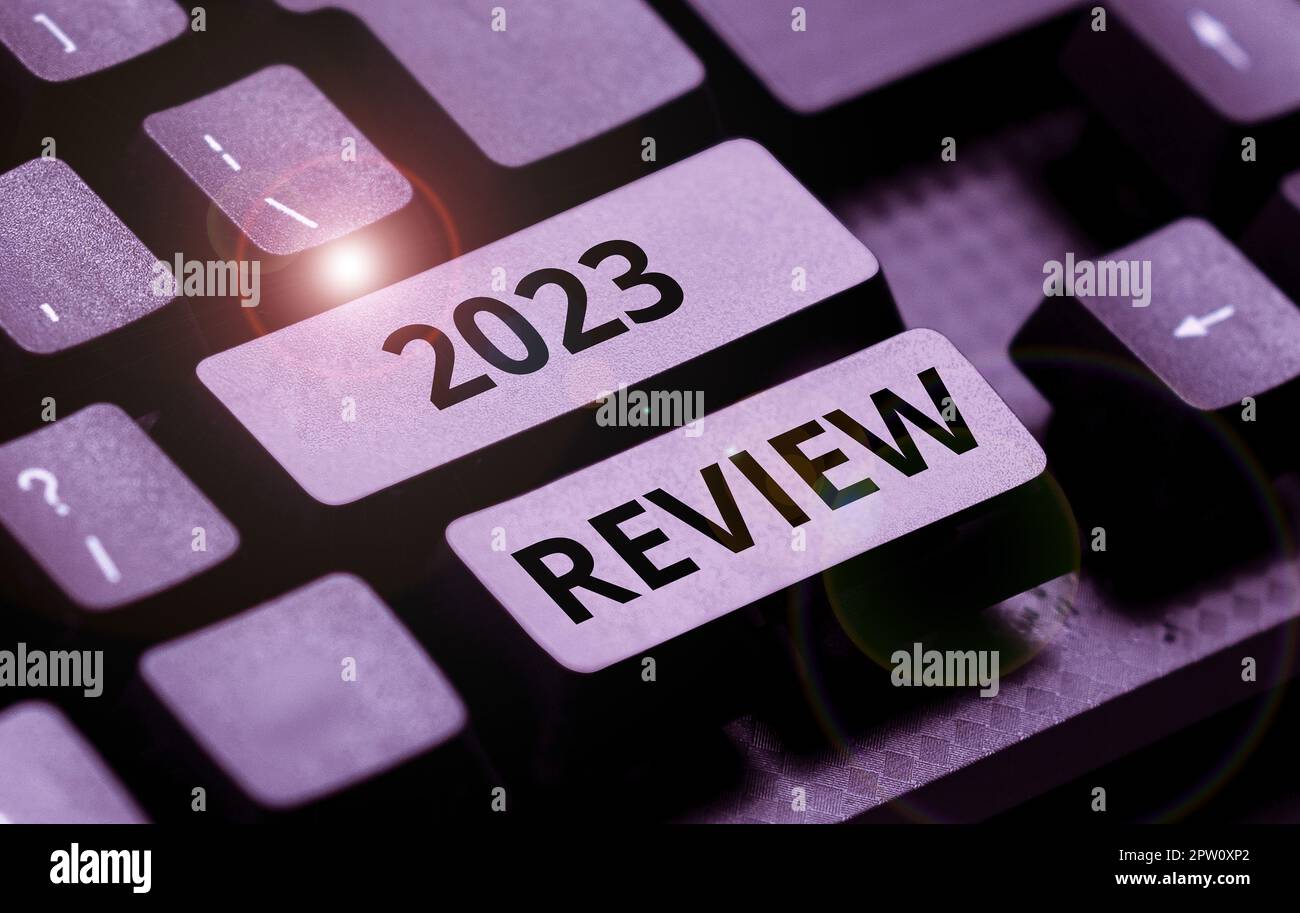 Konzeptionelle Bildunterschrift 2023 Rückblick, Wort für die Anzeige wichtiger Ereignisse oder Aktionen, die im Vorjahr durchgeführt wurden Stockfoto