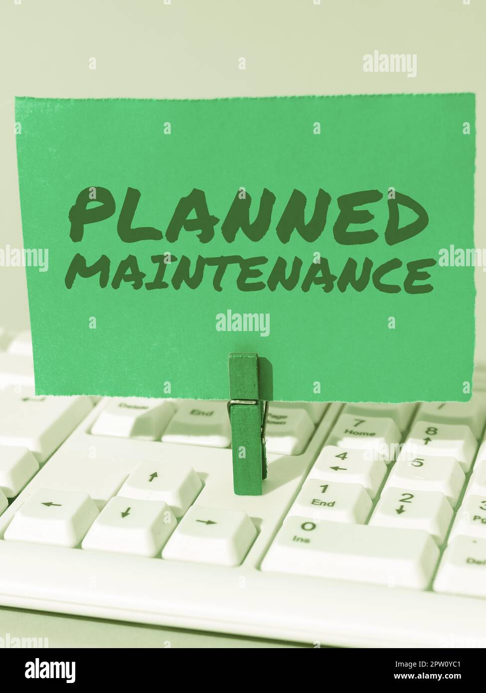 Inspiration mit dem Schild Planned Maintenance (geplante Wartung), Business Idea Check ups (regelmäßige Überprüfung der Geschäftsidee) Stockfoto
