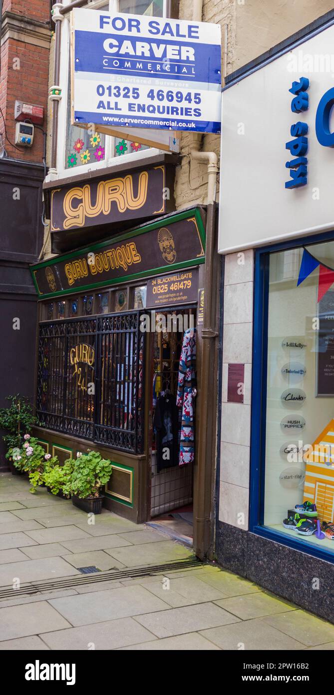 Die bekannte unabhängige Guru Boutique in Blackwellgate, Darlington, gibt bekannt, dass sie zum Verkauf steht Stockfoto