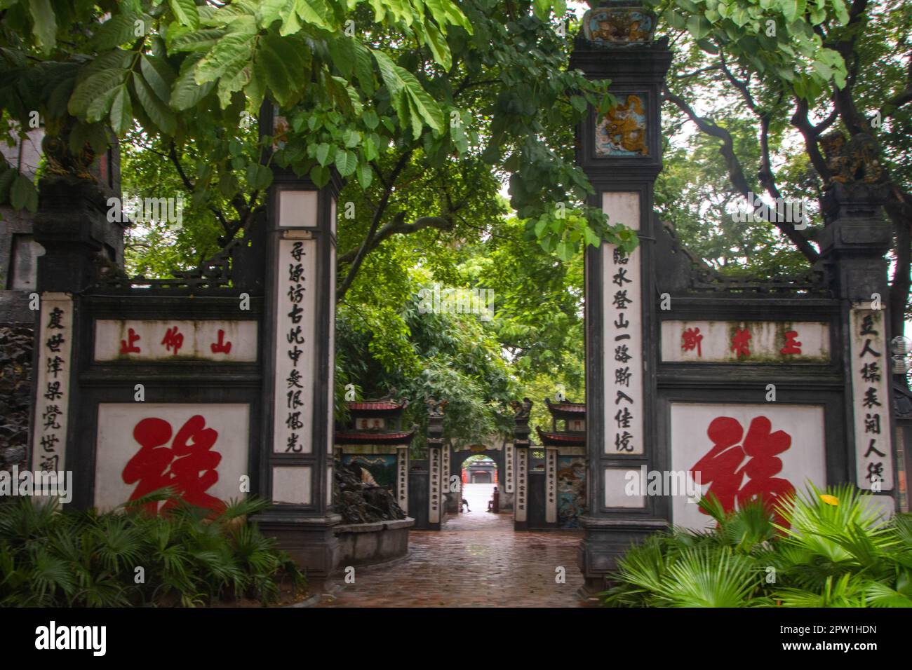 Ngoc Son Tempel ein herrliches Symbol der buddhistischen Architektur am Hoan Kiem See, auch bekannt als „Schwertsee“, in Hanoi, Vietnam Stockfoto