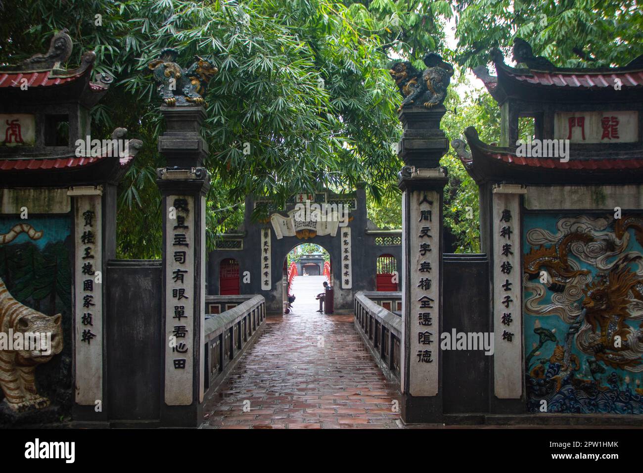 Ngoc Son Tempel ein herrliches Symbol der buddhistischen Architektur am Hoan Kiem See, auch bekannt als „Schwertsee“, in Hanoi, Vietnam Stockfoto