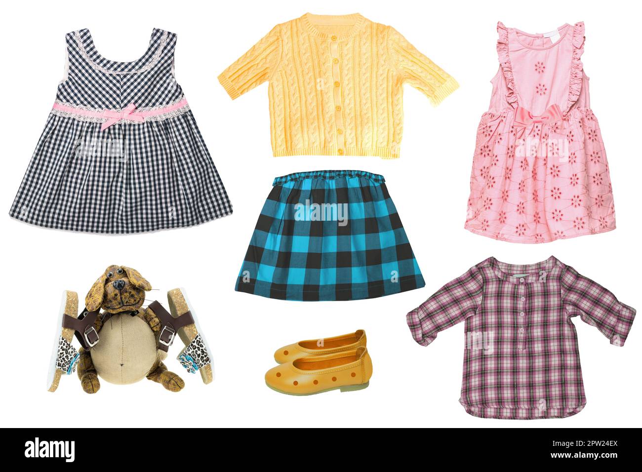 Collage-Set mit kleinen Mädchen Sommerkleidung isoliert. Die Sammlung von Kleidern, Rock, Pullover, Bluse, Schuhen und einem lustigen Hund mit Sandalen. Fashionabl Stockfoto