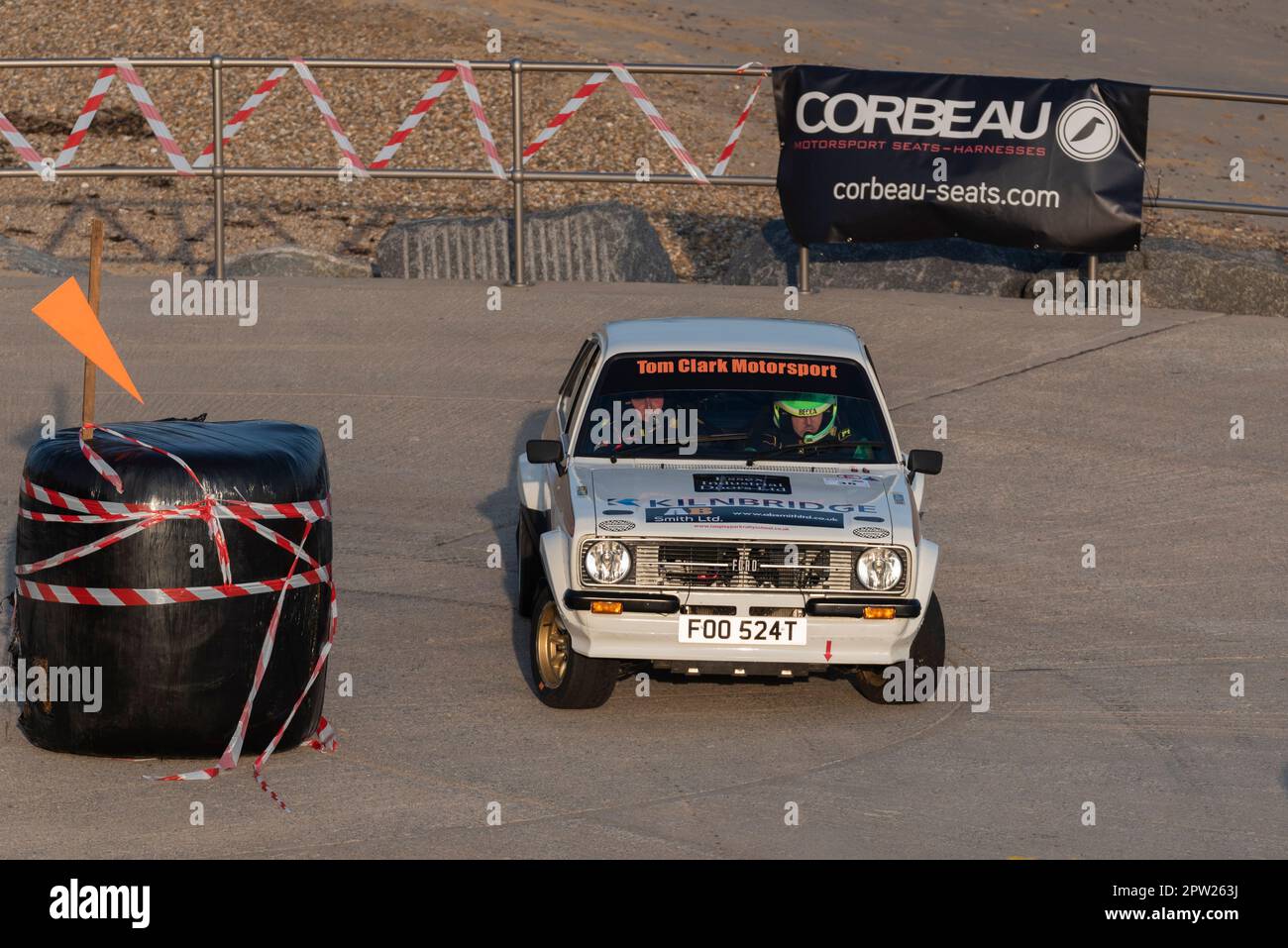 Thomas Clark fährt mit einem Ford Escort MKII an der Corbeau Seats Rallye am Meer in Clacton on Sea, Essex, Großbritannien. Mitfahrer Alistair Wyllie Stockfoto