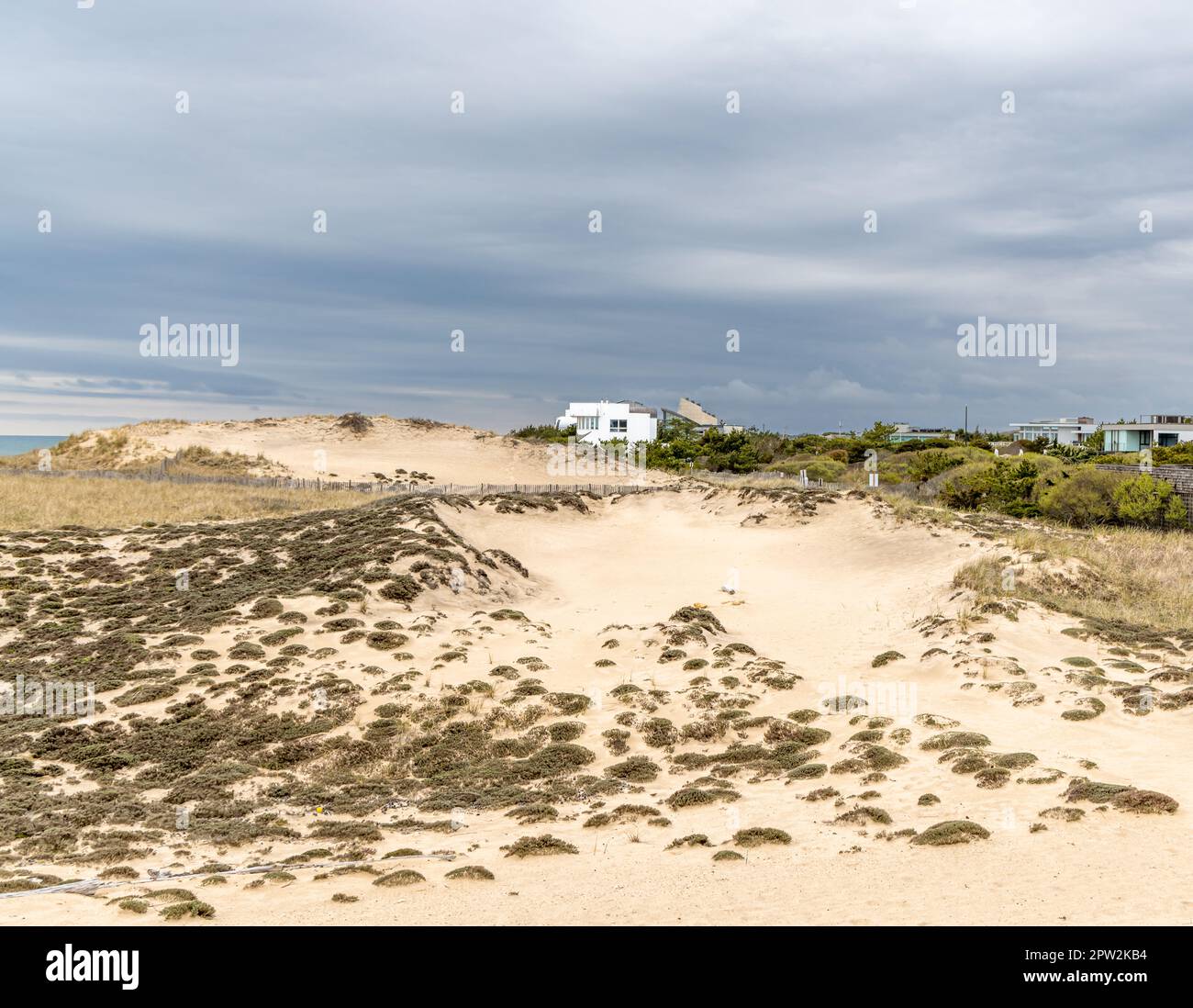 Ein weißes modernes Haus am Meer am 16 Marine Blvd, Amagansett Stockfoto