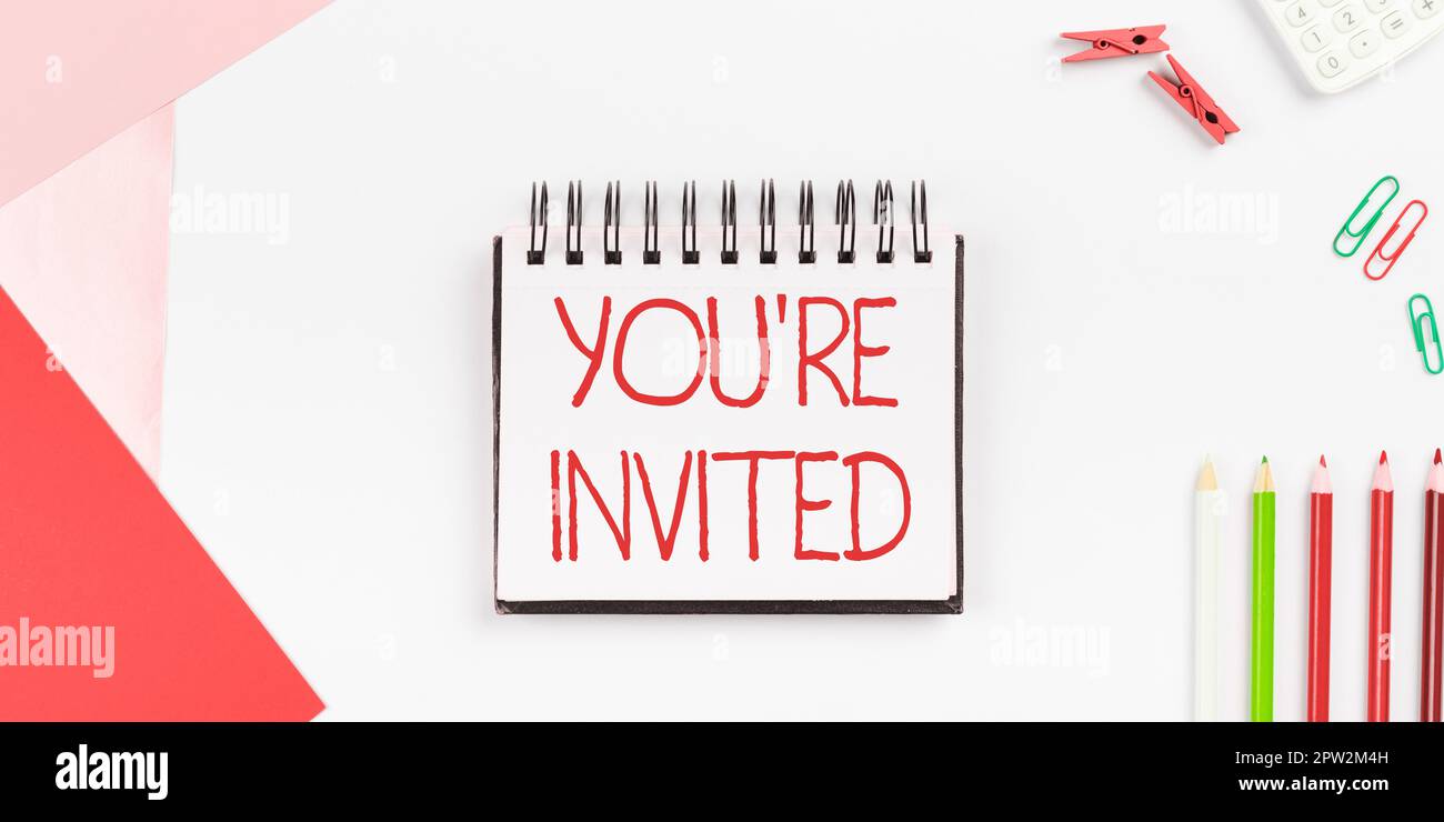 Textzeichen mit „You'Re invited, Word Writed on Please join US in our celebration Welcome be a Guest“ Stockfoto