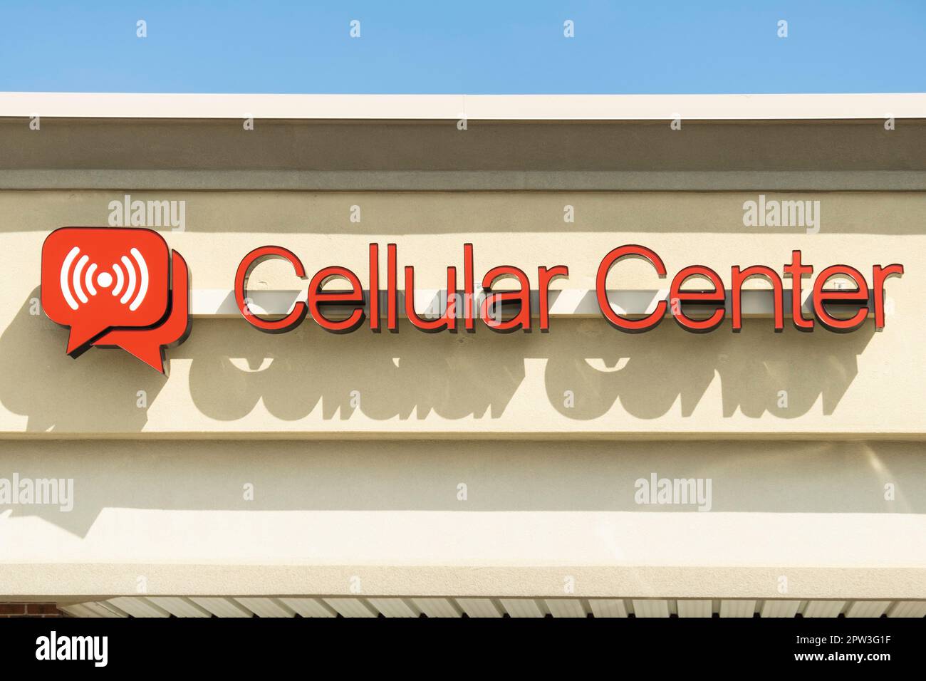 Außenschild und Logo für Cellular Center Storefront ein Geschäft mit Handy- und Telefontarif in Wichita, Kansas, USA. Stockfoto