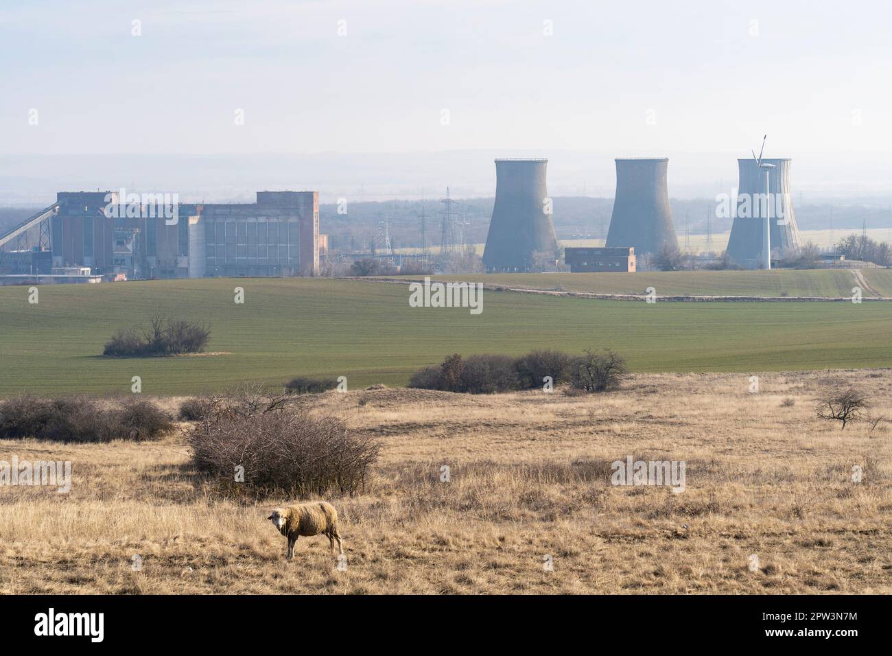 Altes, stillgelegtes Kraftwerk in Ungarn Stockfoto