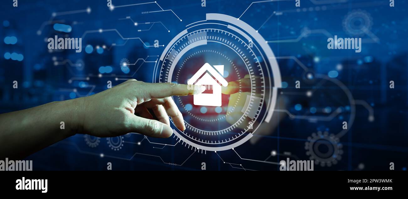 Die Hand berührt die kreisförmige futuristische digitale Schnittstelle des Steuerungssystems Smart Home Automation. Automatisierungs-Assistent, Innovationstechnologie und sec Stockfoto