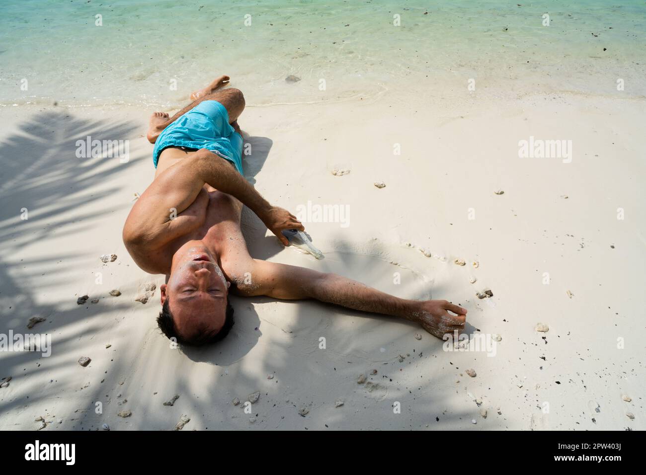 Betrunkene Reise Strandparty. Lustiger Urlaubstylegefühl Stockfoto