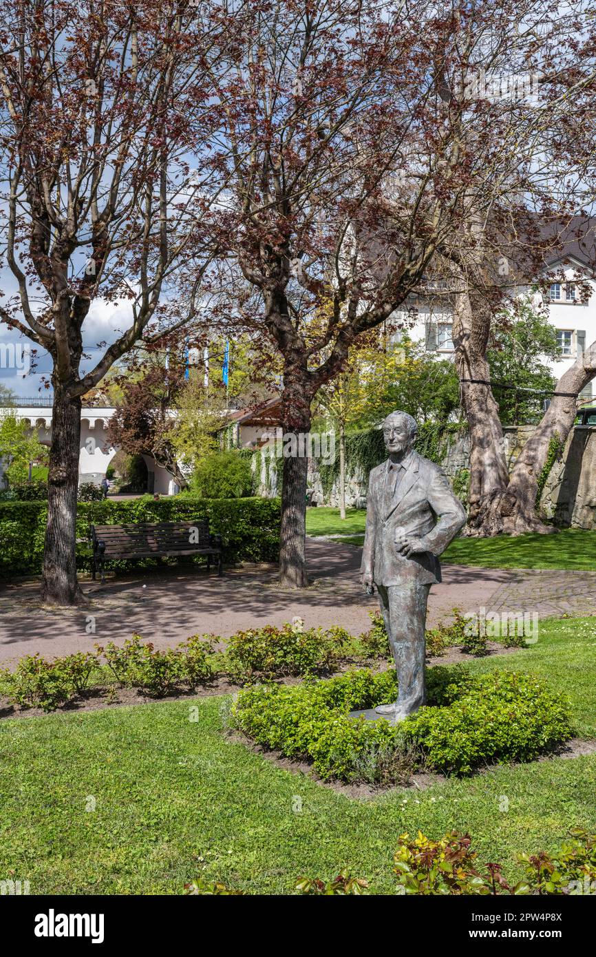 Bronzefigur im Stadtgarten von Werner Messmer, industrieller und ehrenwerter Bürger der Stadt Radolfzell am Bodensee, Konstanz Stockfoto