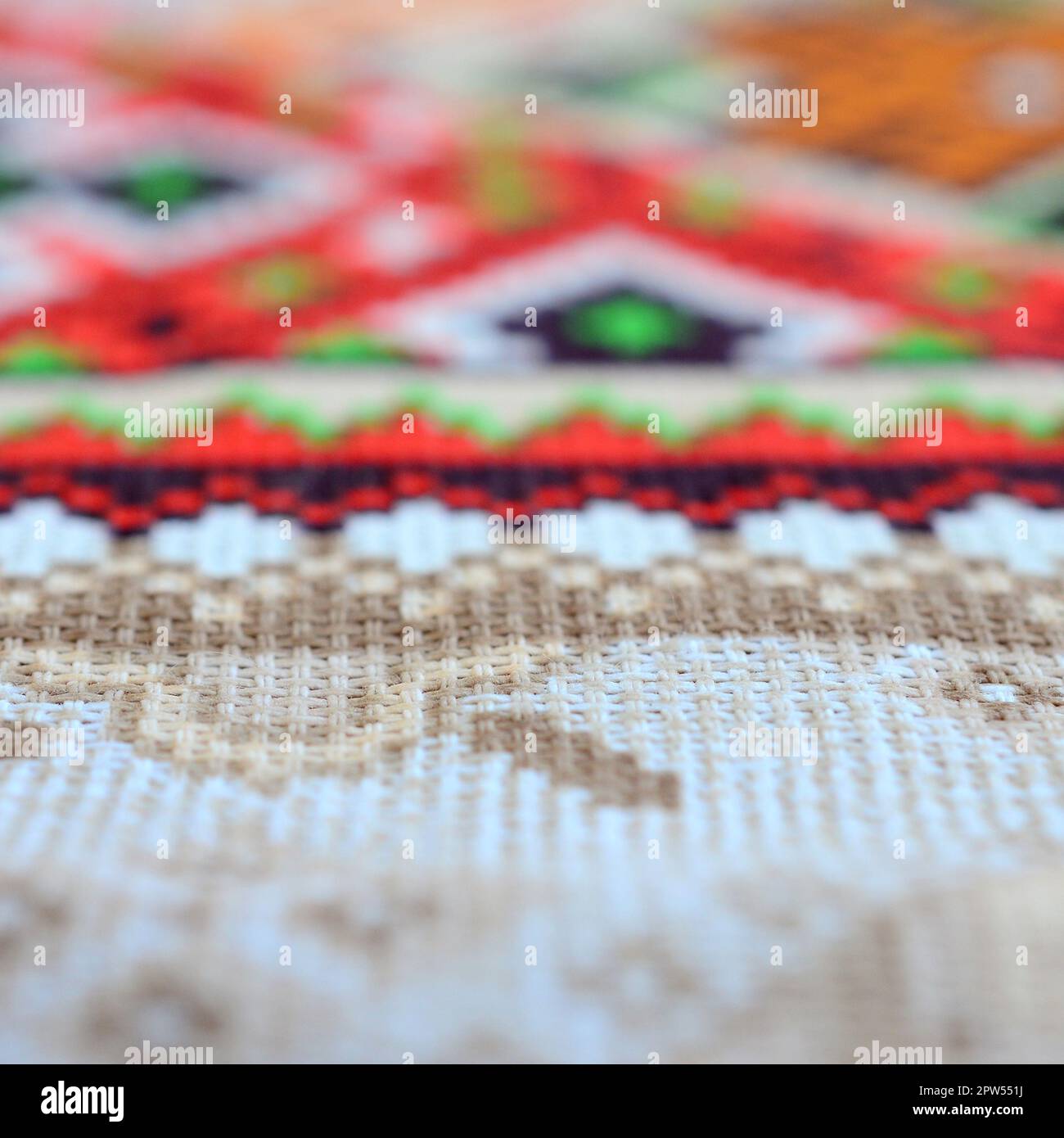 Traditionelle ukrainische Volkskunst aus Gewirken Stickmuster auf Gewebe. Farbige pixel Design aus Segeltuch. Stockfoto