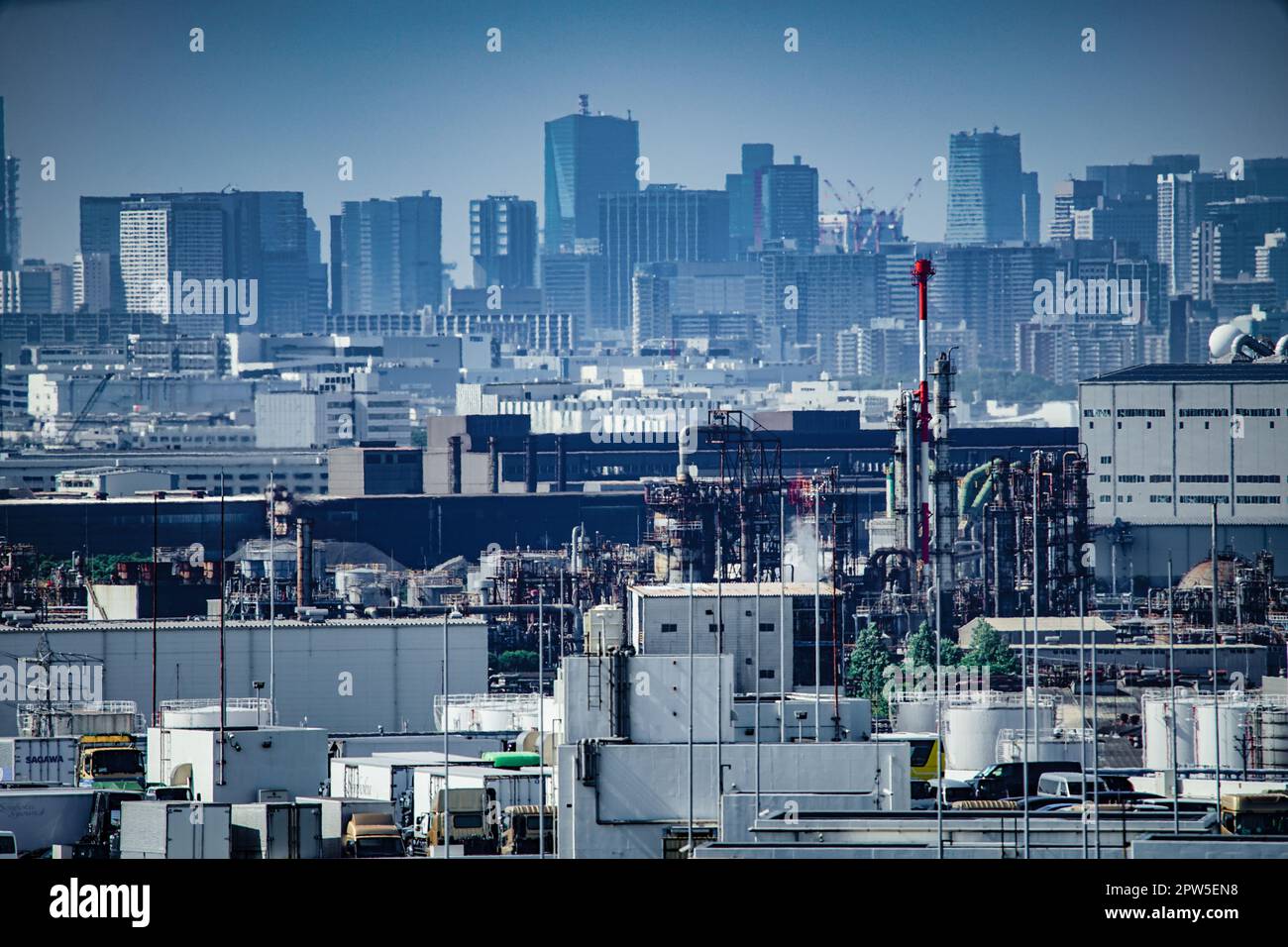 Gebäude der Keihin Industrial Zone und Tokio. Drehort: Kawasaki City, Präfektur Kanagawa Stockfoto