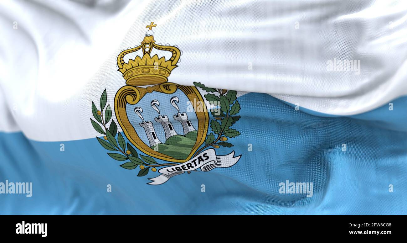 Nahaufnahme der San Marino Nationalflagge, die im Wind winkt. San Marino ist ein kleines Land in Südeuropa. Texturierter Hintergrund. Wählen Sie Stockfoto