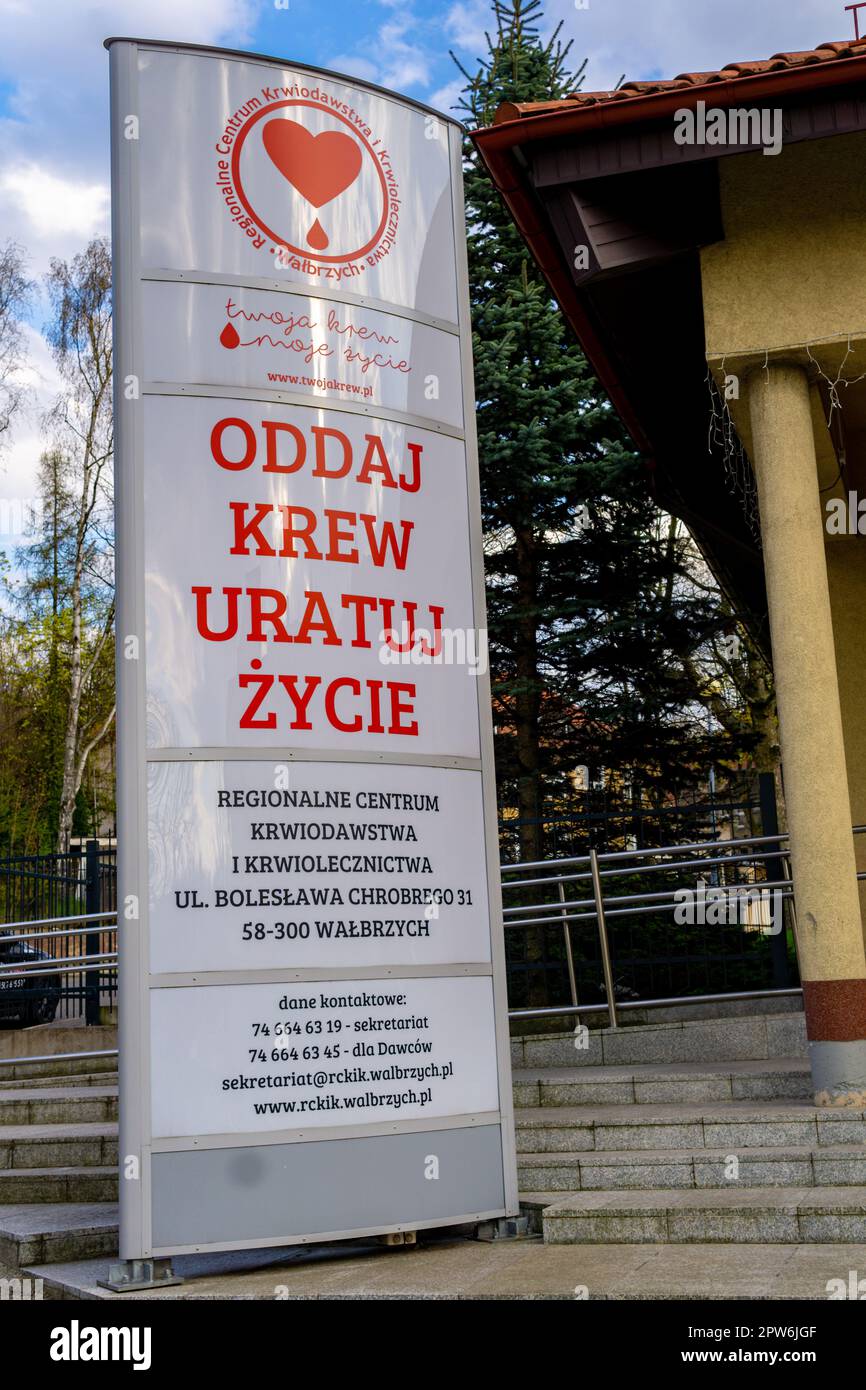Wałbrzych, Polen - 27.04.2023: Regionales Blutspendezentrum in Walbrzych Stockfoto