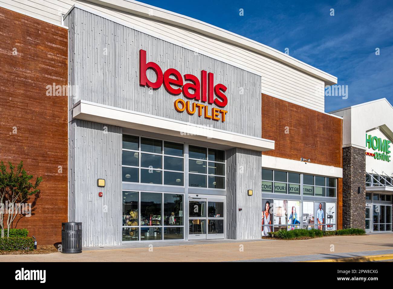 Bealls Outlet und Home Centric Stores (beide im Besitz von Bealls Inc.) in Daytona Beach, Florida. (USA) Stockfoto