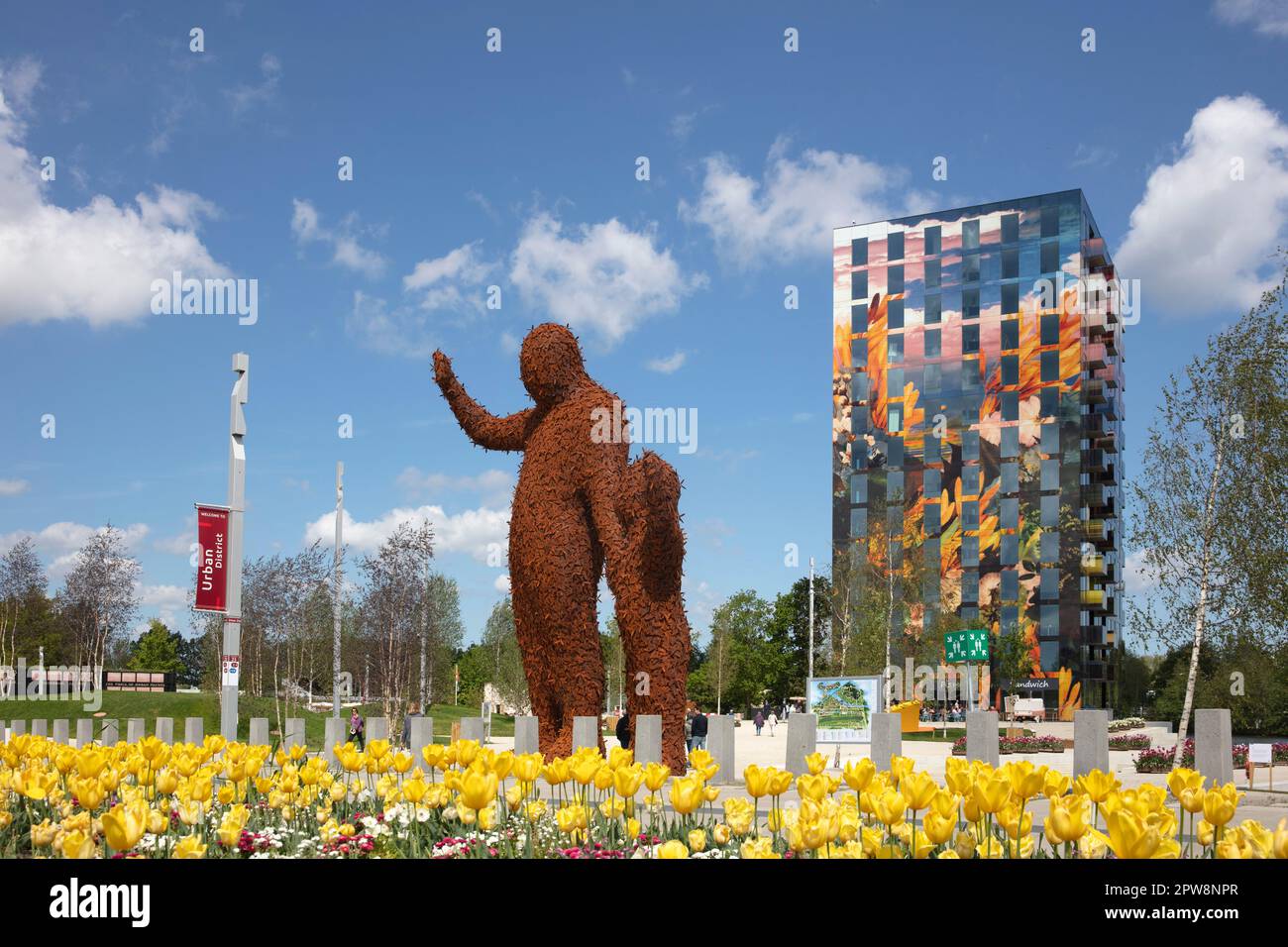 Niederlande, Almere. Der Flores Tower. 2022 der zentrale Punkt während der Internationalen Gartenausstellung Floriade Expo 2022. Stockfoto