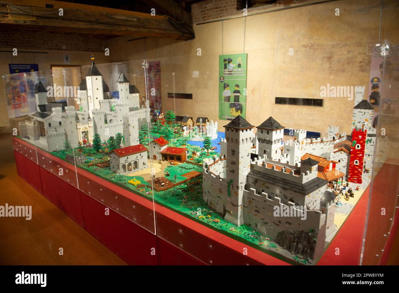 28. april 2023 - Italien, Lombardei, Monza - „I Love Lego“-Ausstellung mit Dioramen, die mit Lego-Steinen erbaut wurden und in der Royal Villa reale in Mo ausgestellt sind Stockfoto