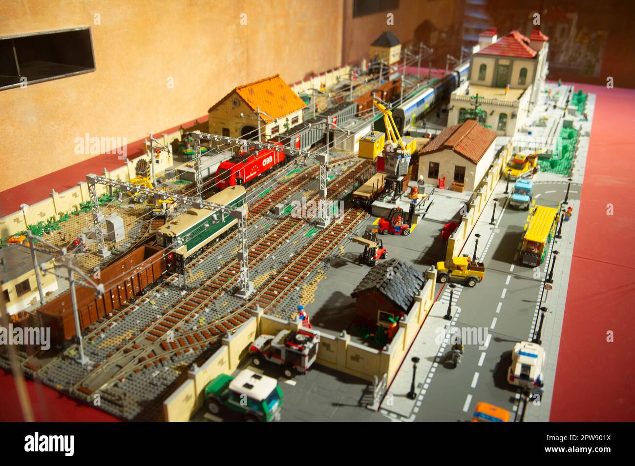 28. april 2023 - Italien, Lombardei, Monza - „I Love Lego“-Ausstellung mit Dioramen, die mit Lego-Steinen erbaut wurden und in der Royal Villa reale in Mo ausgestellt sind Stockfoto