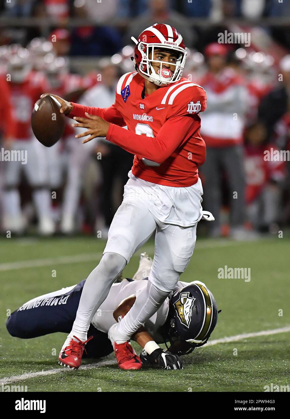 13. Oktober 2018 - Santa Ana, CA. Top Prep Quarterback Prospect Bryce Young #9 von Hook Dei in Aktion vs. St. John Bosco.Prep Fußballspiel St. John Bosco vs. Mater Dei High School, in Santa Ana, Kalifornien.Foto © Louis Lopez /Modern Exposure/Cal Sport Media(Kreditbild: © Louis Lopez/Cal Sport Media) Stockfoto