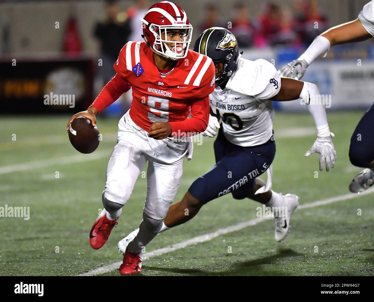 13. Oktober 2018 - Santa Ana, CA. Top Prep Quarterback Prospect Bryce Young #9 von Hook Dei in Aktion vs. St. John Bosco.Prep Fußballspiel St. John Bosco vs. Mater Dei High School, in Santa Ana, Kalifornien.Foto © Louis Lopez /Modern Exposure/Cal Sport Media(Kreditbild: © Louis Lopez/Cal Sport Media) Stockfoto