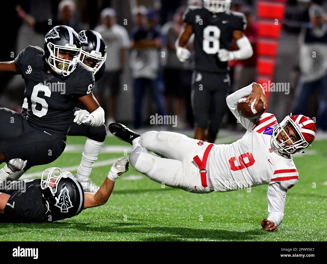 25. Oktober 2019 Bellflower, CA. Top Prep Quarterback Prospect Bryce Young #9 von Hook Dei in Aktion vs. St. John Bosco. Hook dei Monarchs gegen St. John Bosco Braves. Louis Lopez/Modern Exposure/Cal Sport Media. Stockfoto