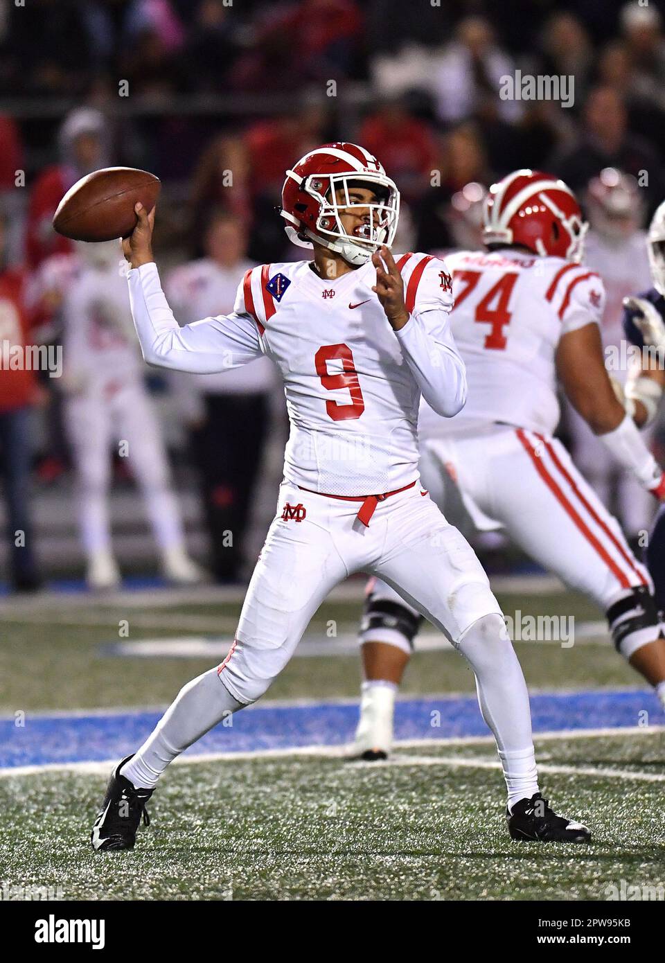 30. November 2019 Cerritos, CA. Top Prep Quarterback Prospect Bryce Young #9 von Hook Dei in Aktion vs. St. John Bosco. Das CIF-SS DIV 1 Championship Prep Footballspiel gegen den Hook Dei Monarchs. Hook Dei gegen St. John Bosco High School in Cerritos, Kalifornien. Louis Lopez/Modern Exposure/Cal Sport Media. Stockfoto