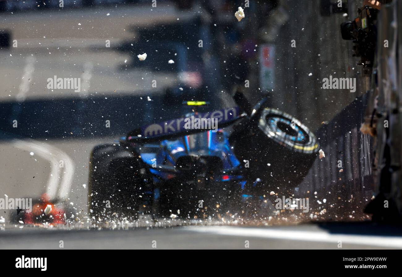 Baku, Aserbaidschan. 29. April 2023. Crash von #2 Logan SarSergeant (USA, Williams Racing), F1 Grand Prix von Aserbaidschan auf dem Baku City Circuit am 29. April 2023 in Baku, Aserbaidschan. (Foto von HIGH TWO) dpa/Alamy Live News Stockfoto