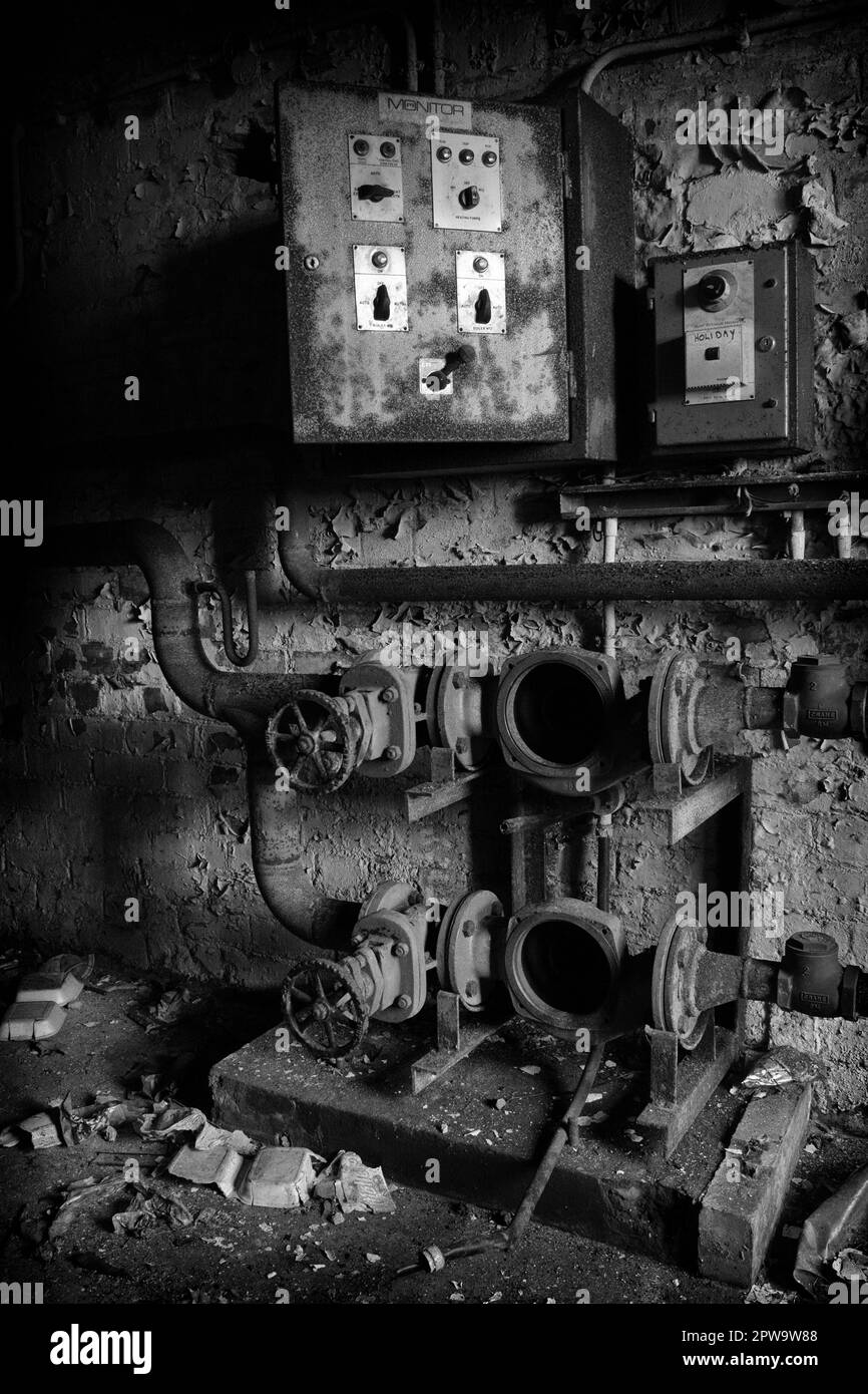 Eine alte Schalttafel im Keller der verlassenen Easington Colliery