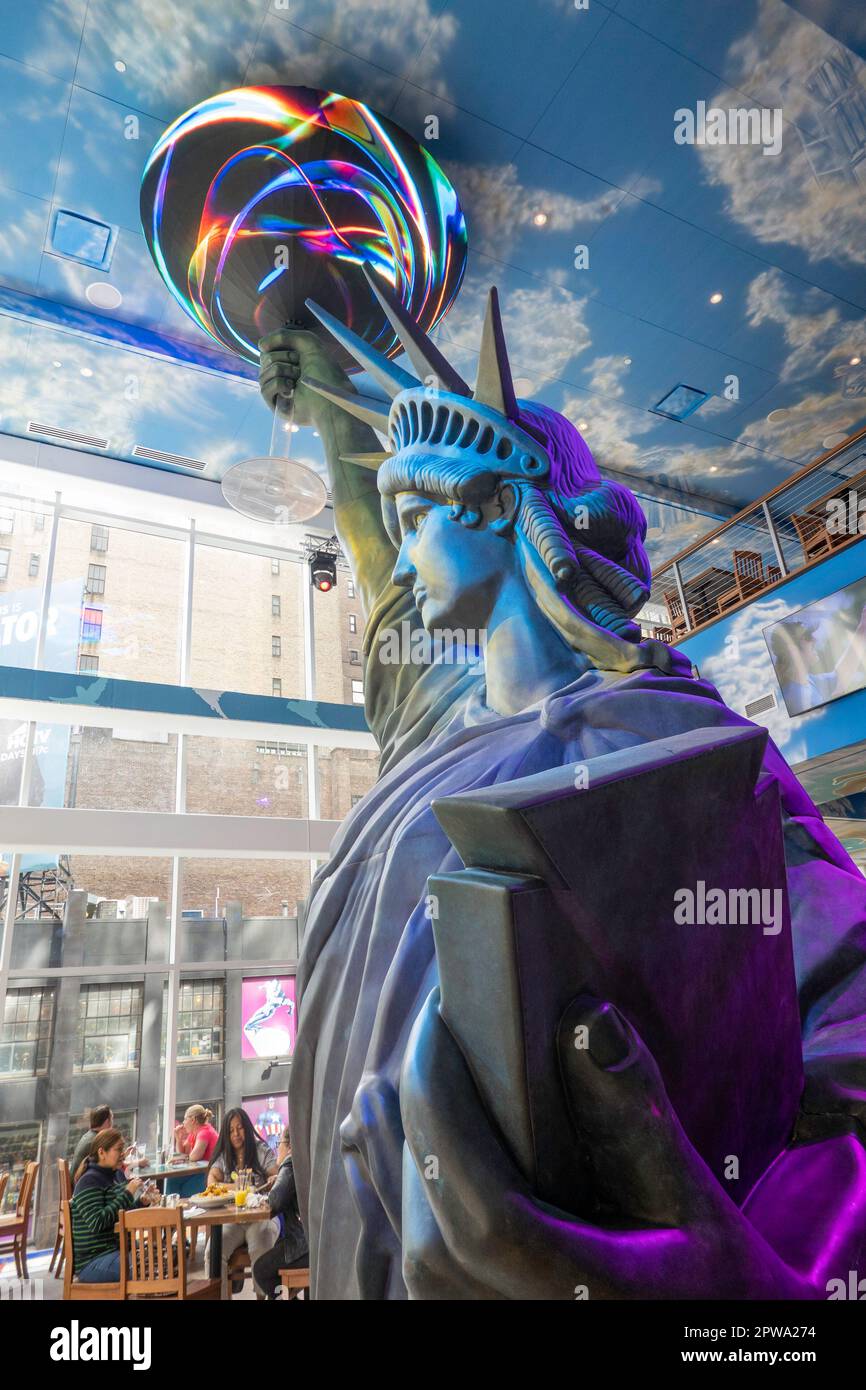 Margaritaville Resort Times Square ist ein Jimmy Buffett Hotel in New York City, USA 2023 Stockfoto