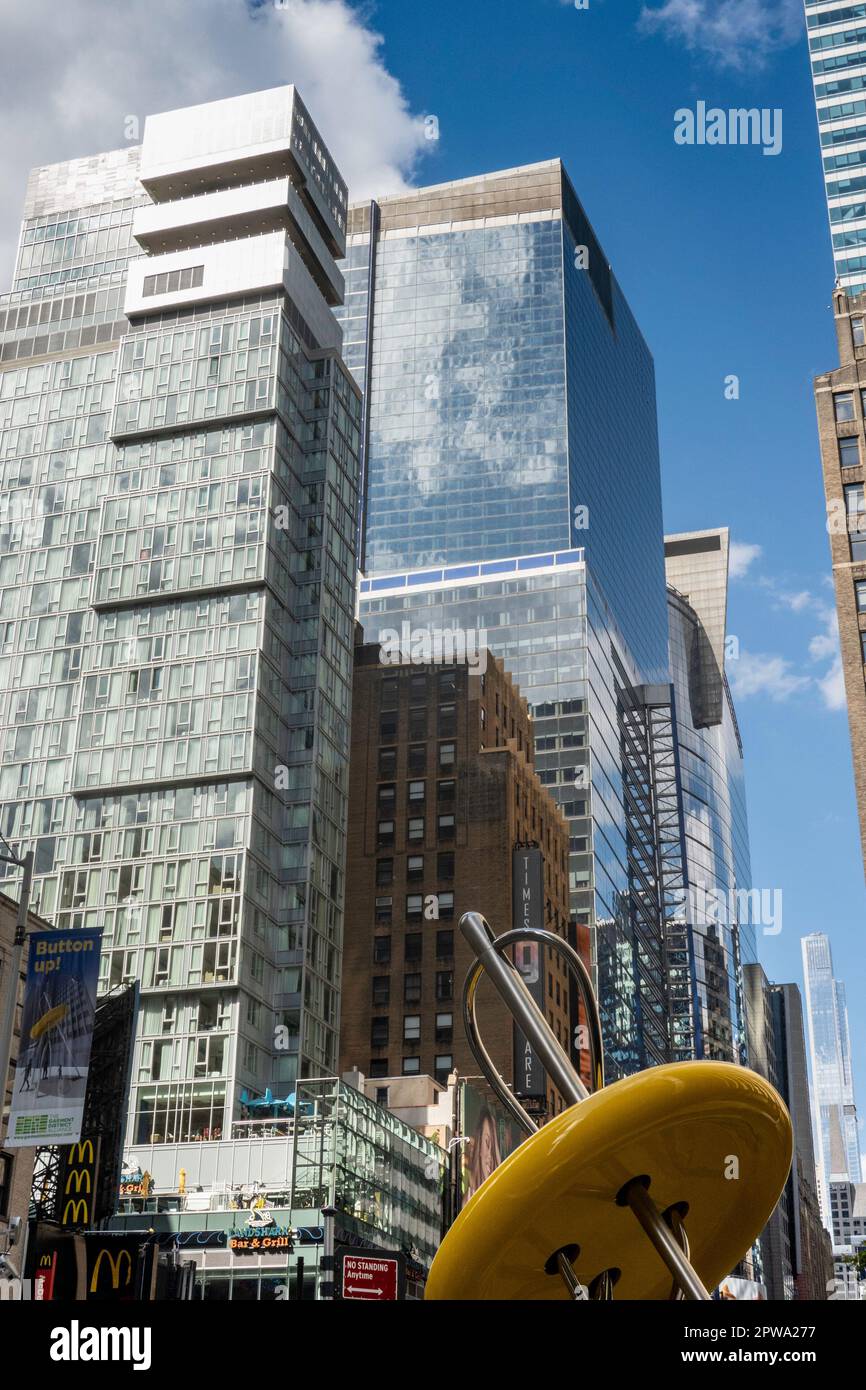 Das Viertel südlich des Times Square ist eine lebhafte Kombination aus Hotels, Bürogebäuden und dem Modeviertel 2023, New York City, USA Stockfoto
