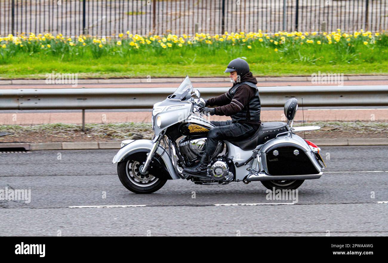Ein Motorrad aus dem Jahr 111, ein amerikanischer Indianer, das auf dem Kingsway West Dual Freeway in Dundee, Schottland, fährt Stockfoto