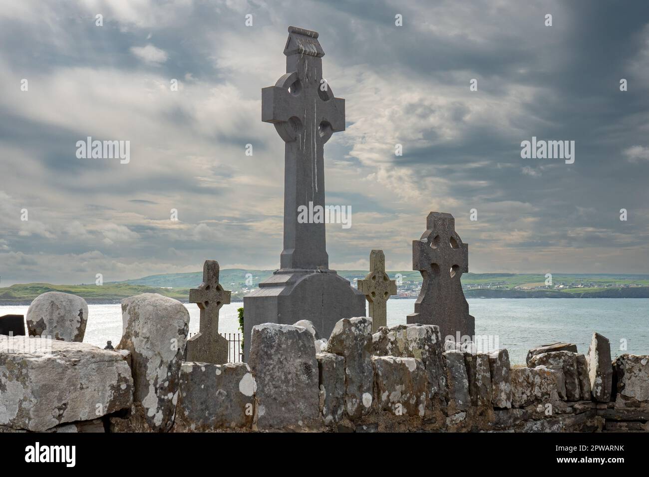 Der Friedhof der antiken irischen christlichen Mönche auf dem Wild Atlantic Way Stockfoto