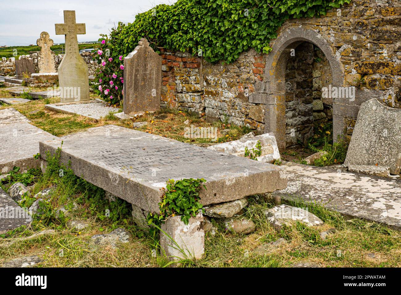 Der Friedhof der antiken irischen christlichen Mönche auf dem Wild Atlantic Way Stockfoto