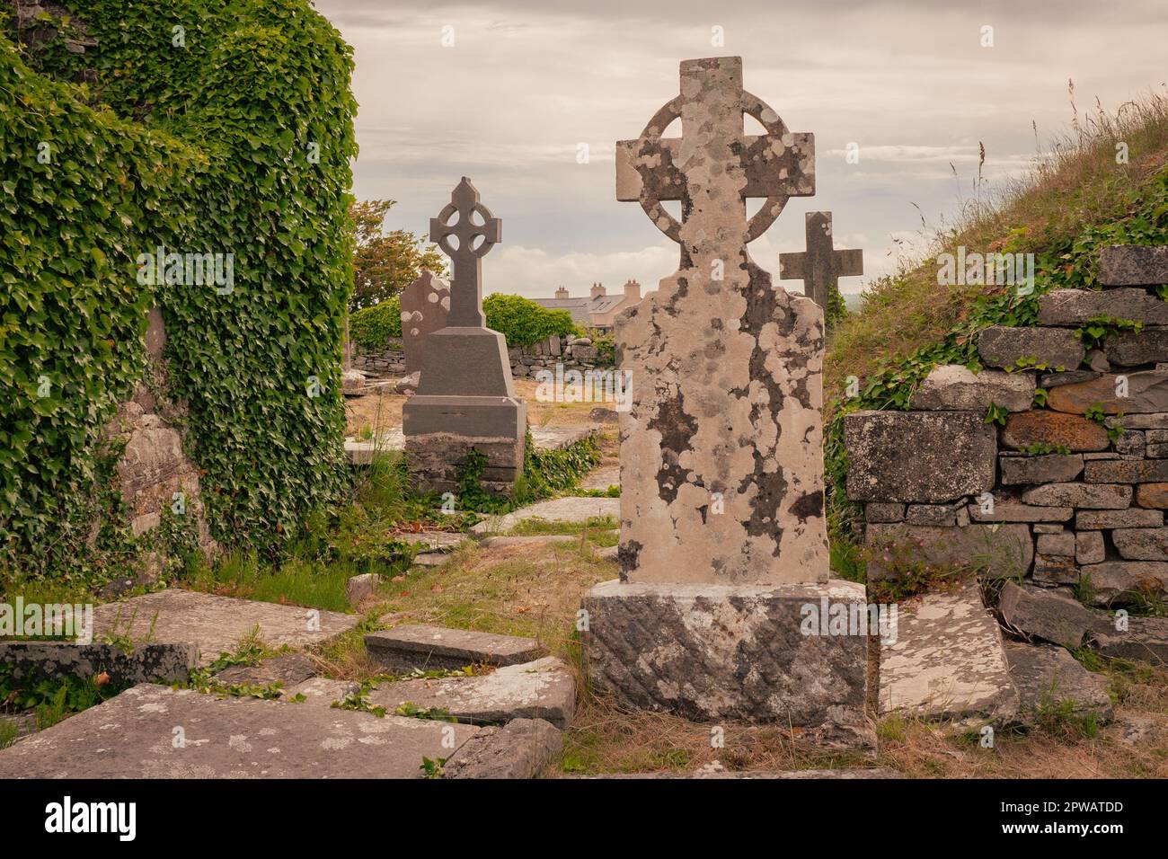 Der Friedhof der antiken irischen christlichen Mönche auf dem Wild Atlantic Way Stockfoto